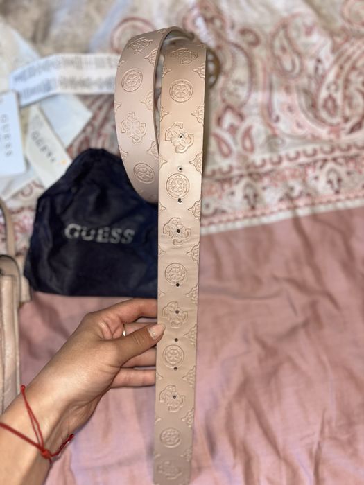 Guess чанта и колан в розов бежов цвят michael kors furla moschino