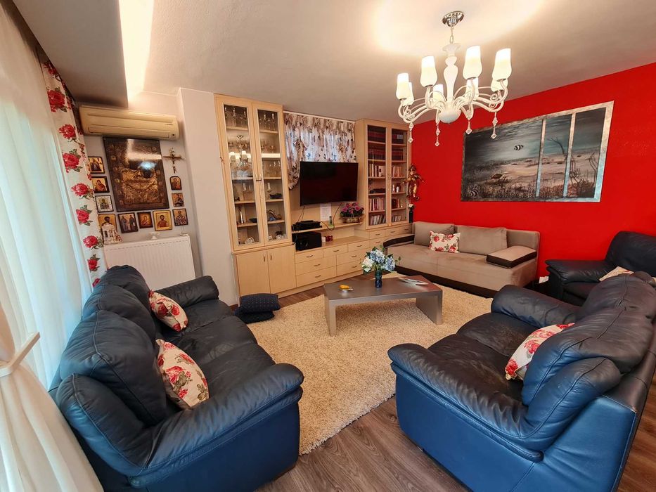 ПРОДАВА се самостоятелна къща 230кв.м в Palio Kavala (код 4184)