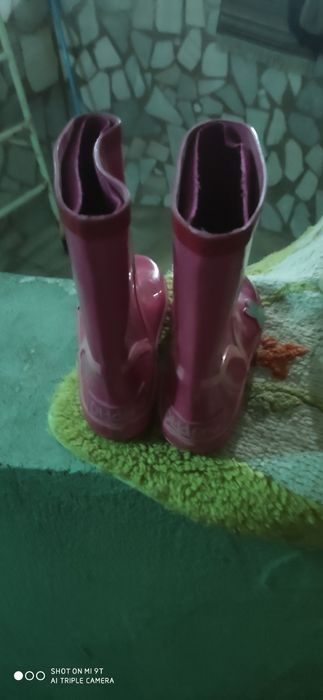 Продам детские ботики и сапожки