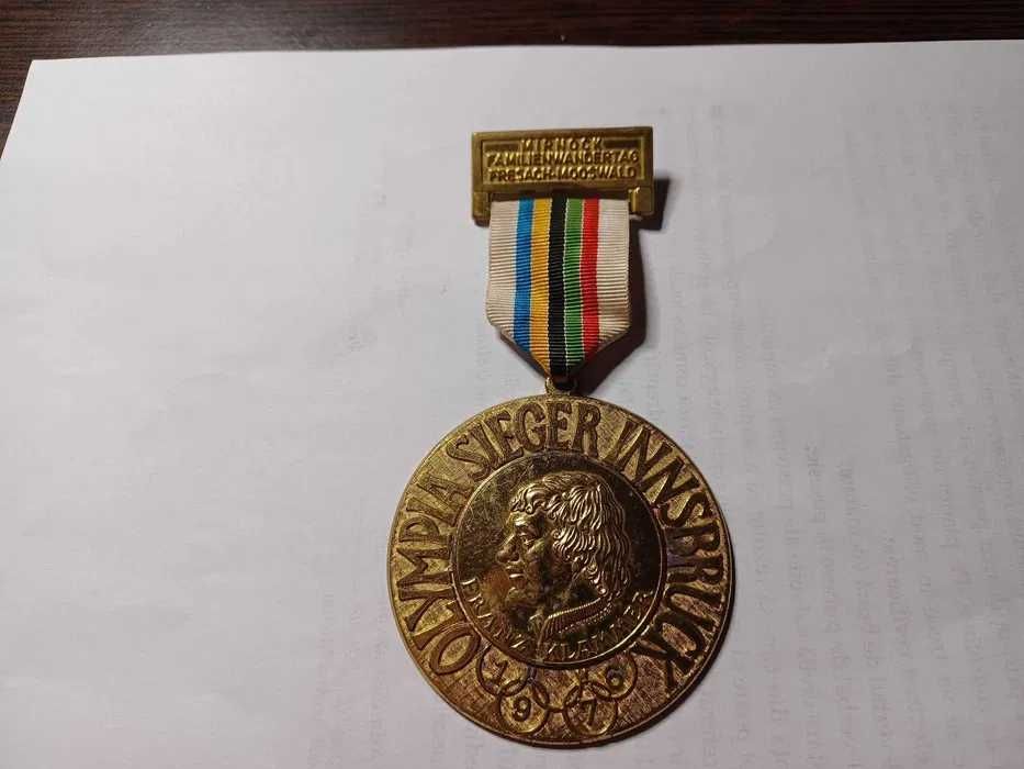 Lot vintage de 8 medalii diferite 3