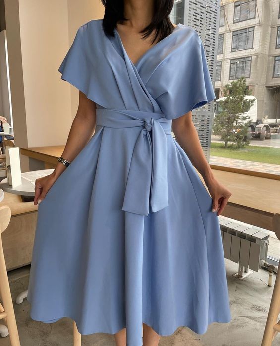 Продам платье голубого цвета