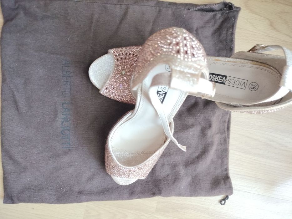 Sandale  damă elegante 37-38 ,noi in cutie