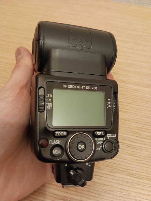 Вспышка Nikon Speedlight SB-700