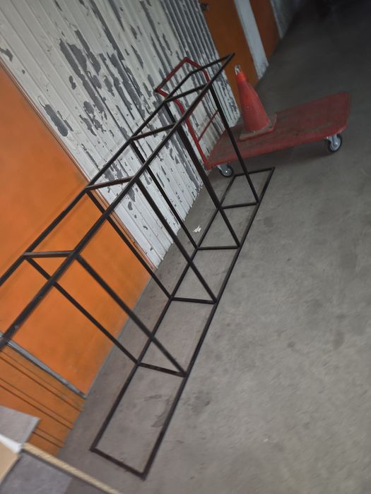 Продам цветочное оборудование мебель