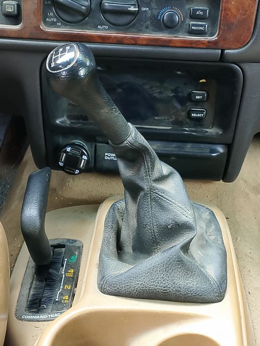 De vânzare Jeep grande crochee