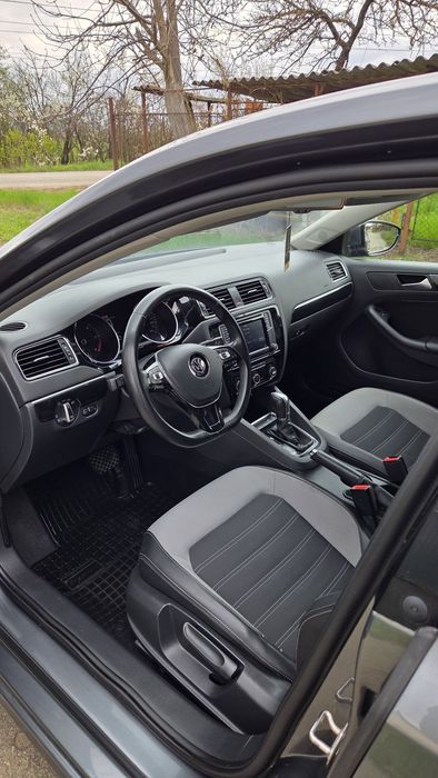VW Jetta 2.0 Diesel DSG BlueMotion