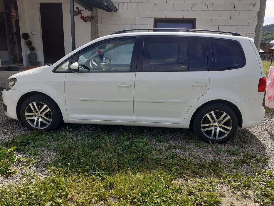 Vând Volkswagen Touran 1.6 TDI, an 2011