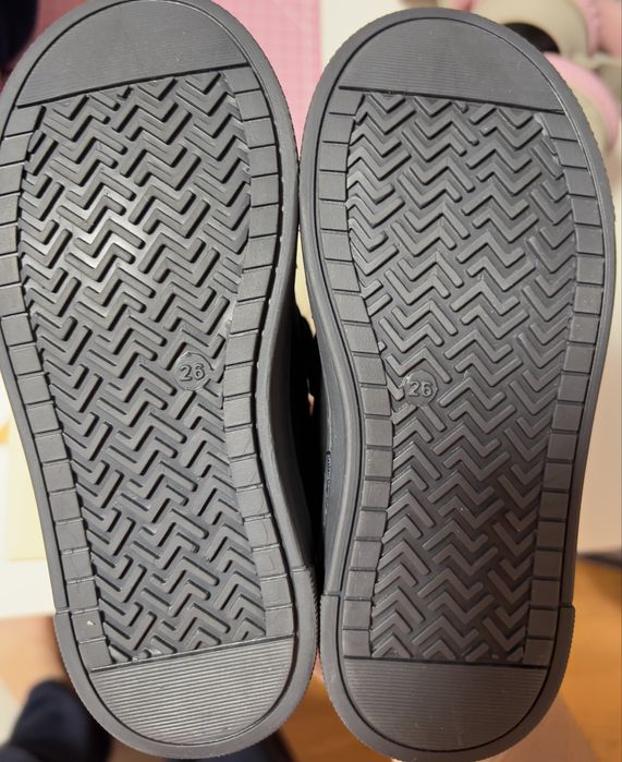 Детски кожени обувки размер 25 и Lasocki  26