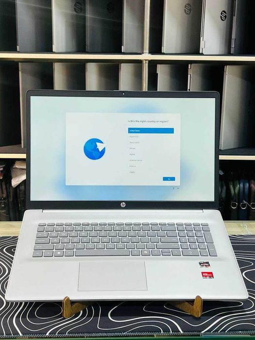 HP Laptop 17 AMD ryzen 5 7520U/8/512/Display 17'3 FHD IPS
