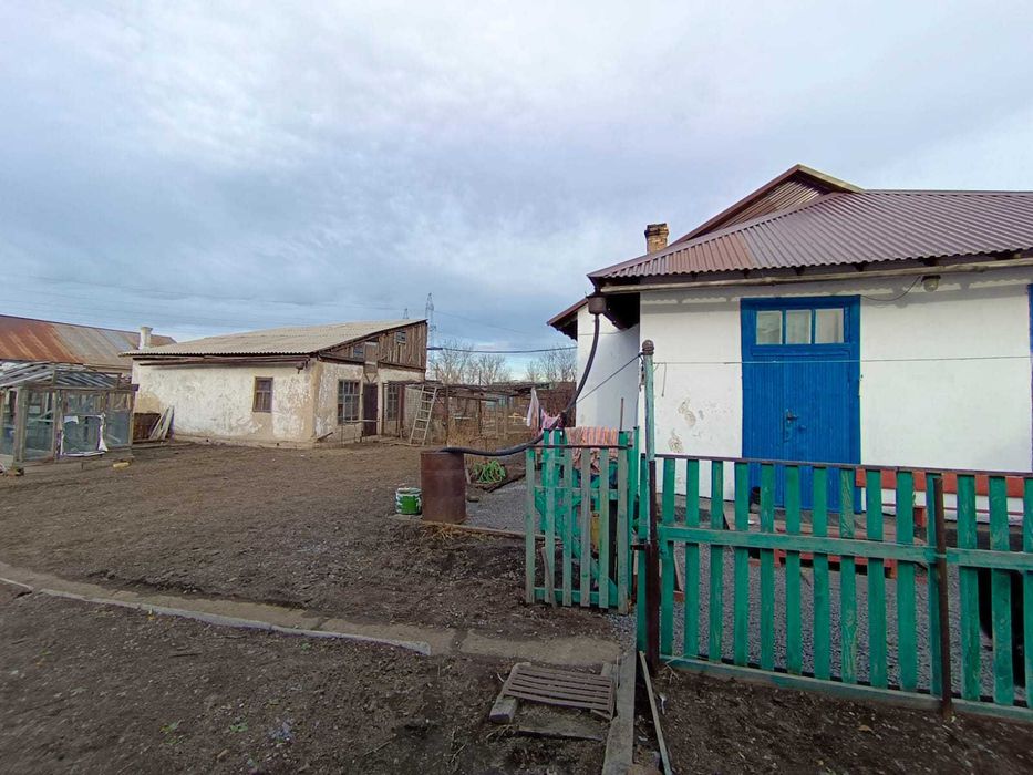 Продаю 4 комнатный дом в Пришахтинске.