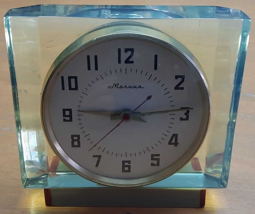 Часы настольные «Молния»