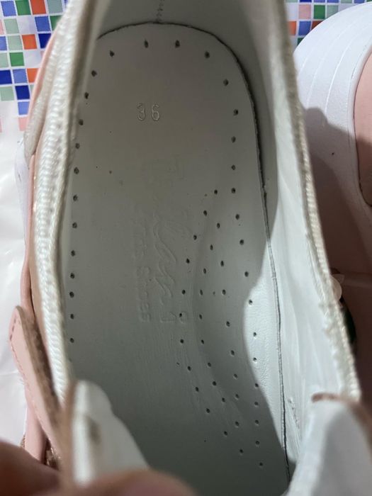 Продам новые кросовки с этикеткой 36 размер