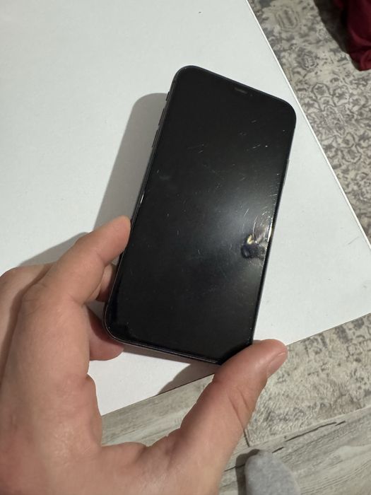 Schimb iphone 11  Cititi descrierea se vinde cu 850 lei