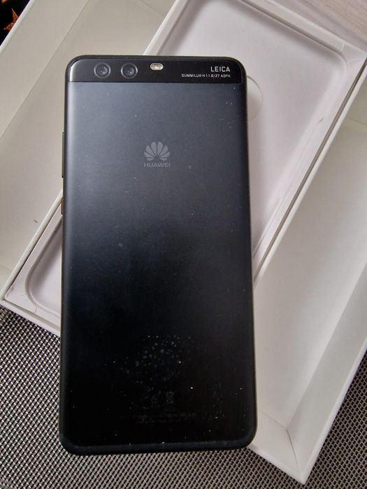 HUAWEI P10 PLUS LEICA. Привезен из Германии