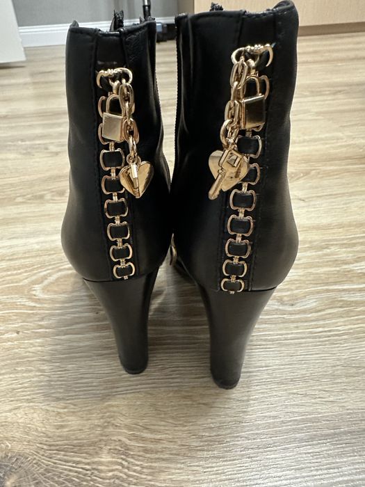 Продаю женские ботинки - ботильоны