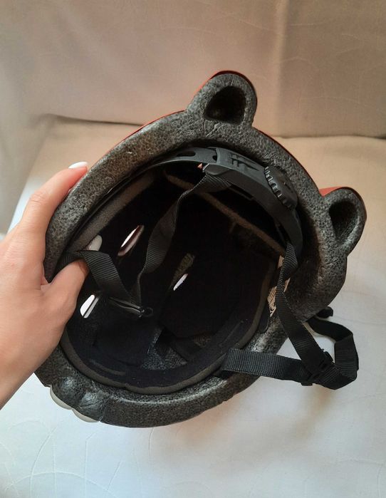 Розова каска за колело