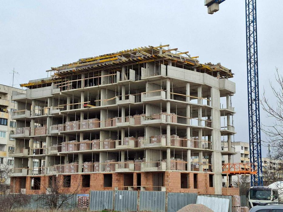 Тристаен апартамент ново строителство Левски