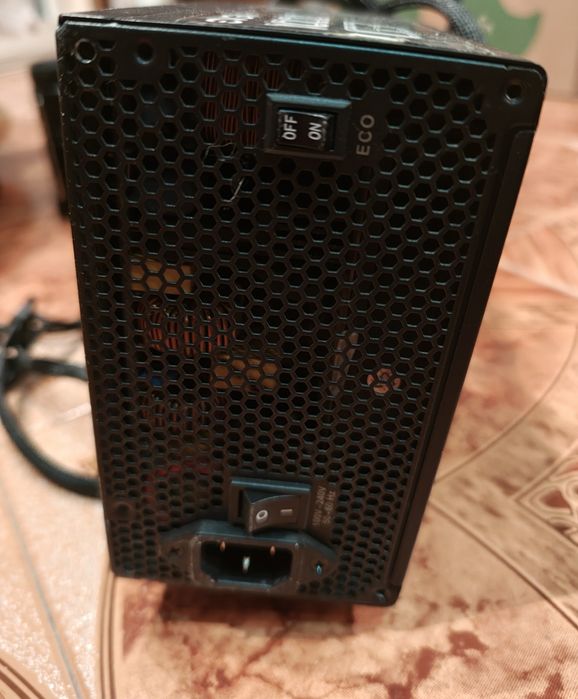 Vand sursă modulara EVGA Supernova 1000w gold+ in stare foarte buna!