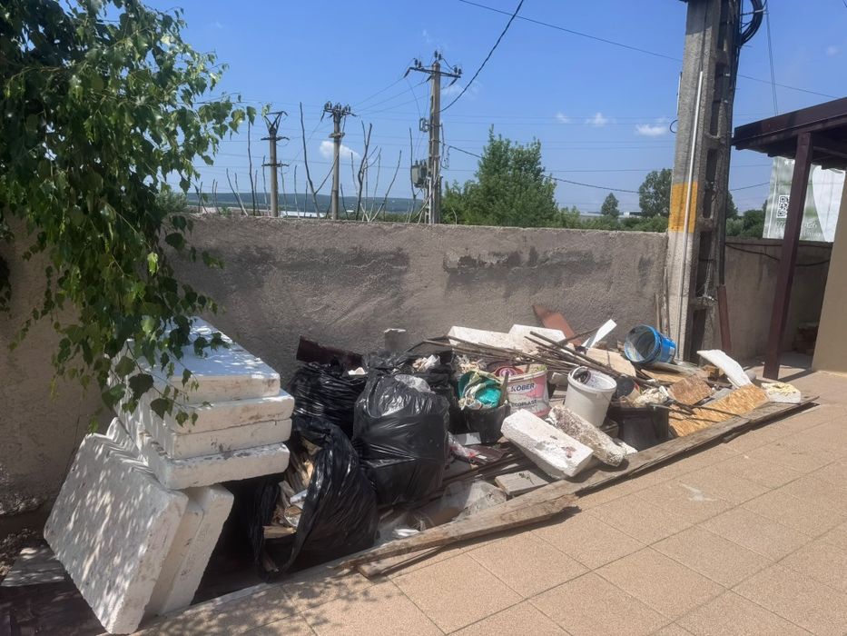 Debarasam moloz si mobila veche