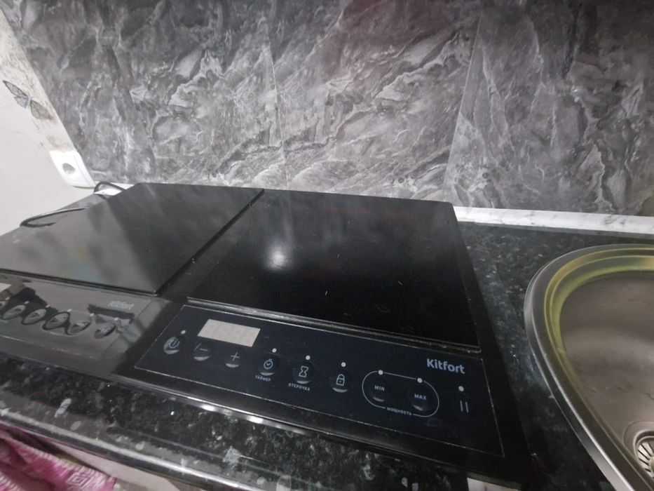 Настольная плита Kitfort КТ-109 черный
