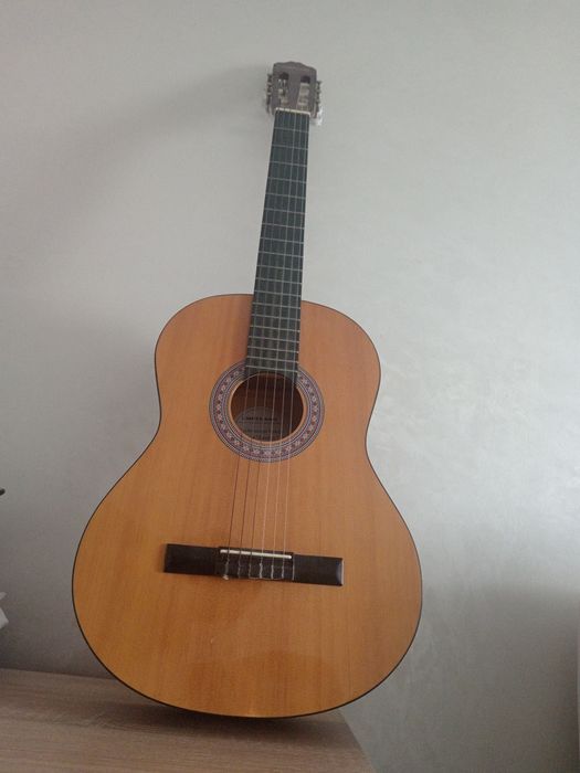 Акустическая гитара