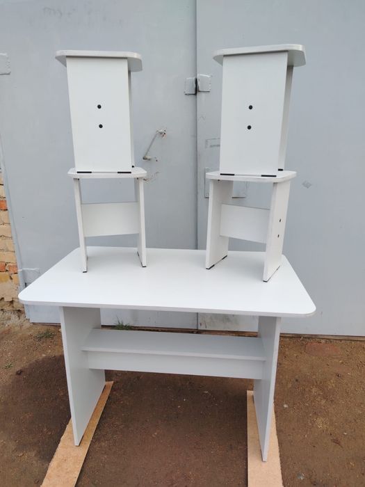 Кухонный стол новый + 4 табуретки!