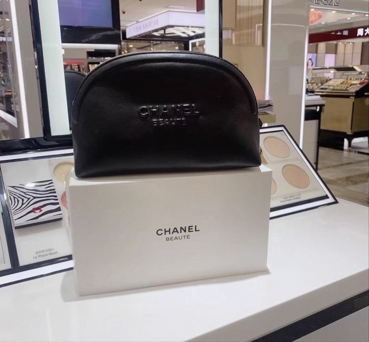 В наличии! Косметички Dior