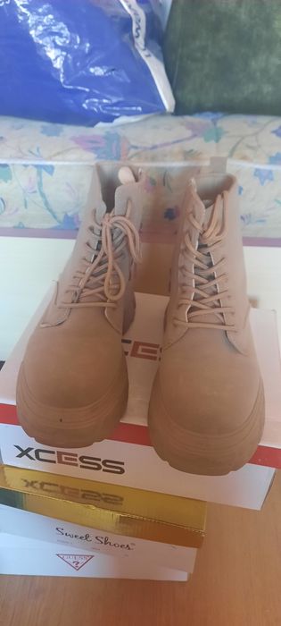 Зимни боти в бежово