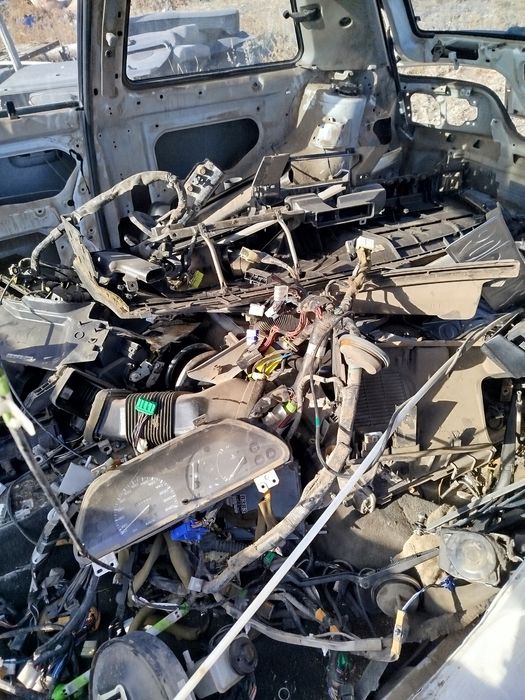 Запчасти на мазда 323