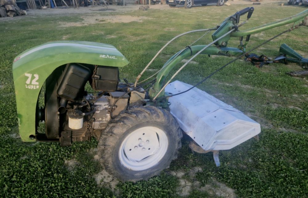 Vând motocultor ferrari 14cp diesel pornire la sfoară