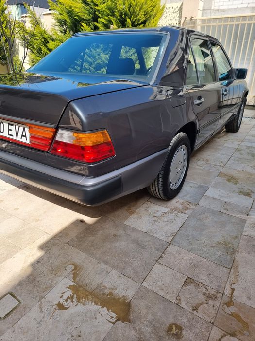 Mercedes Benz  300 E an 1988