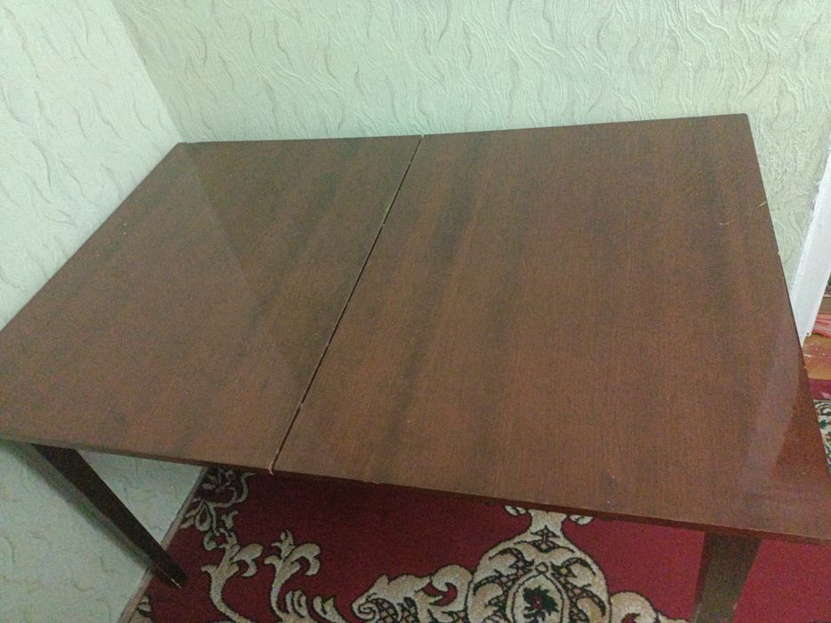 Стол раздвижной полированный