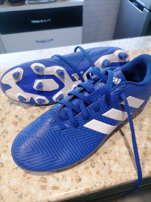 Футболни обувки бутонки