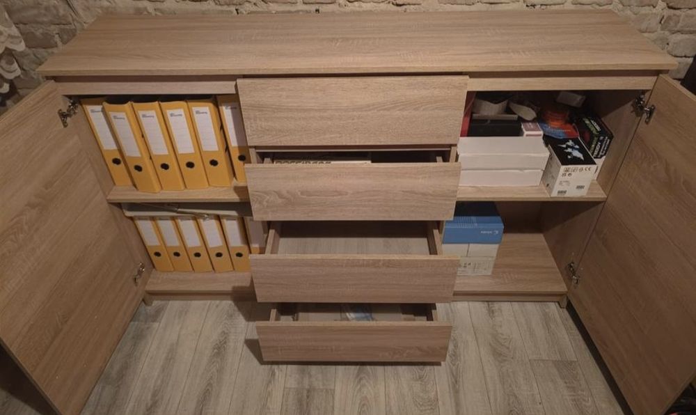 Comoda cu 4 sertare si 2 uși