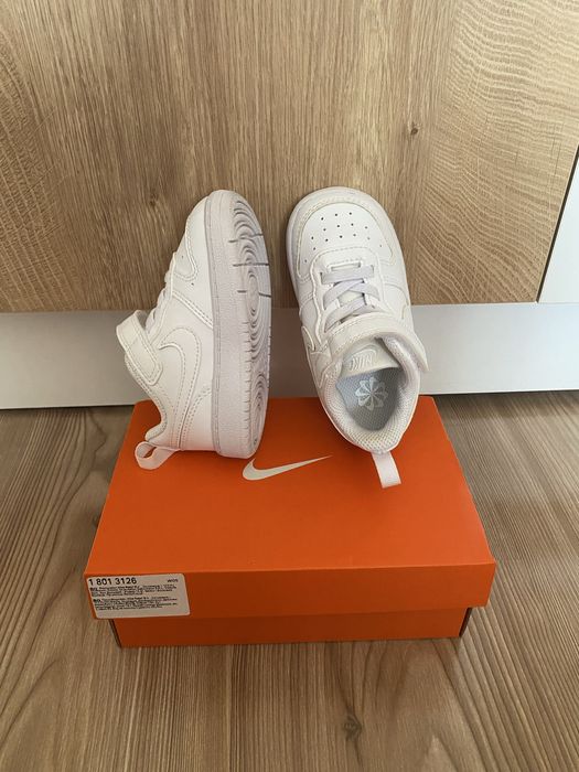 Обувки и маратонки NIKE