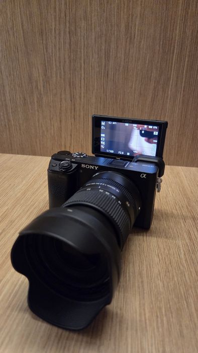 Пълен сет: Sony a6400 (Само 3822 кадъра!) + Sigma 18-50mm f/2.8 + Аксесоари