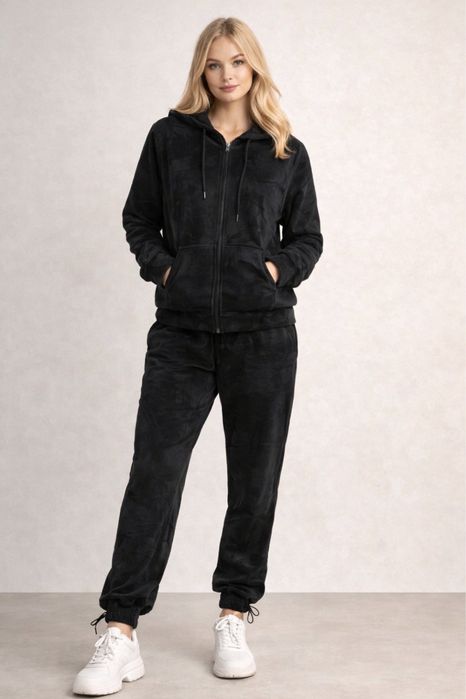 Дамски екипи кадифе от с до 3хл