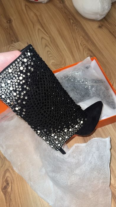 Дамски токчета, тип боти