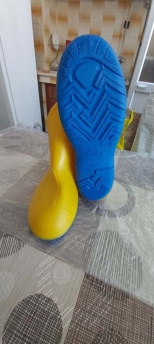 Диелектрични боти и ръкавици  до 20 кВКВ