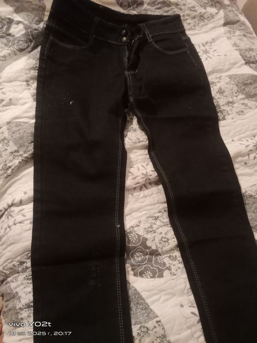 Продам джинсы на девочку.