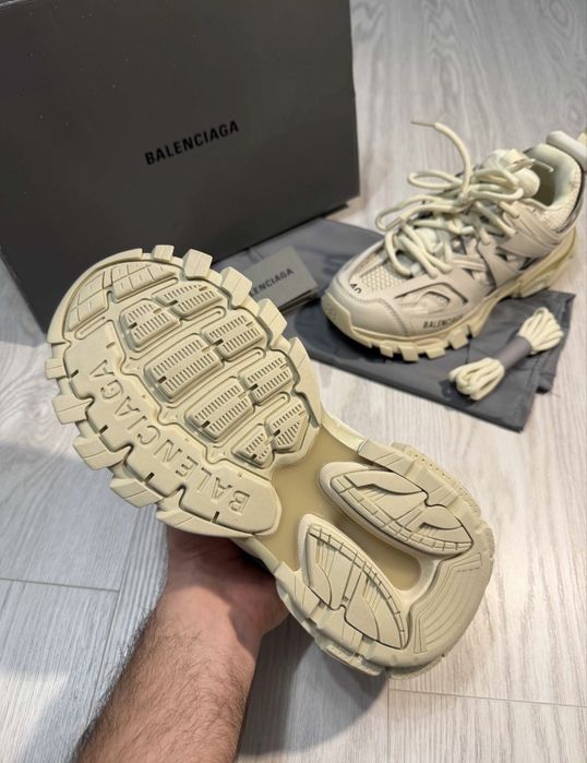 Balenciaga track