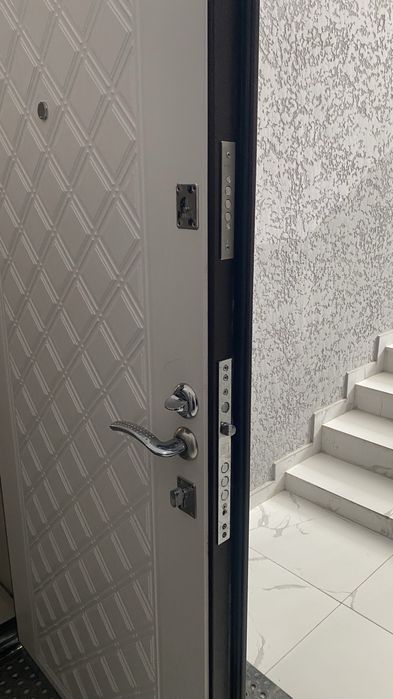 Входная дверь сталь / сыртқы есік темір өте жақсы жағыдайда