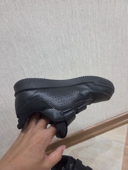 Кроссовки Adidas