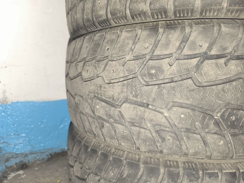 Продам зимние шины 235/45/18