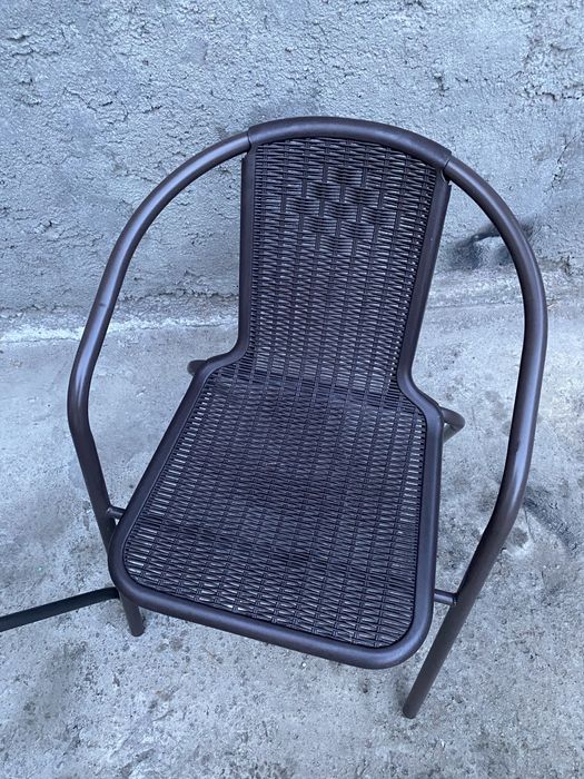 Комплек стол , стулья , зонт от солнца  .