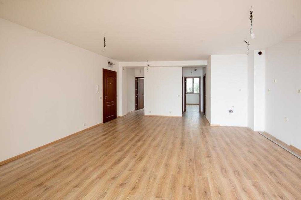 Продава се Тристаен апартамент в Балчик - 110 кв.м за 974 €/кв.м - Снимка #3