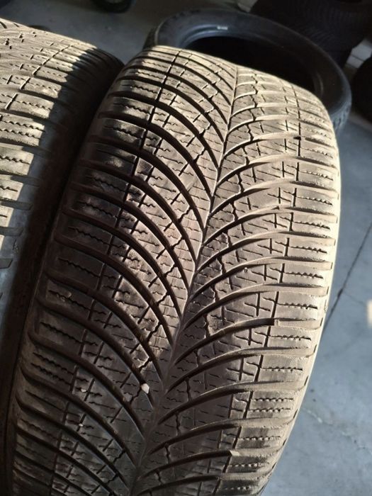 2 Anvelopele All season 215 40 r18 Goodyear