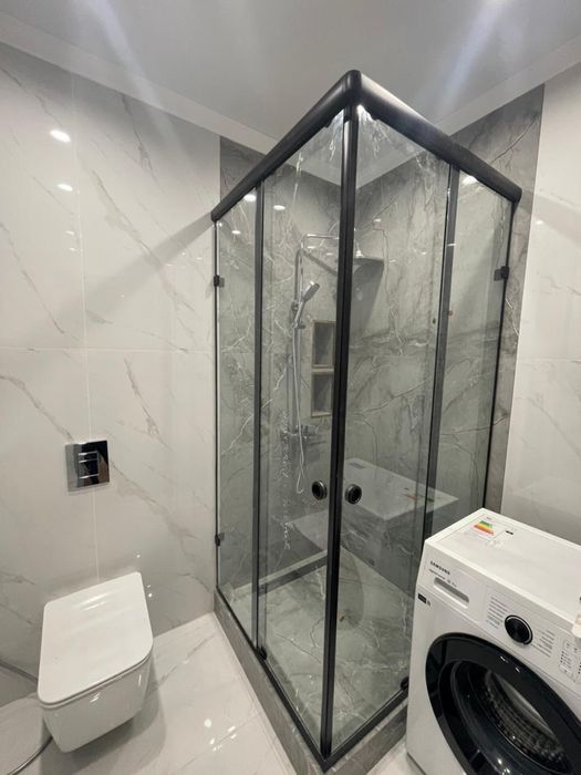 Стеклянные душевые кабины