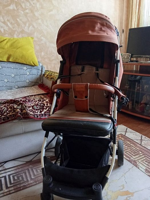 Продам прогулочную коляску.