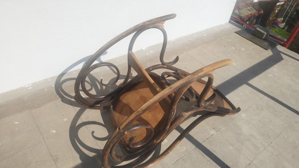 Două balansoare din lemn masiv – stil clasic/vintage